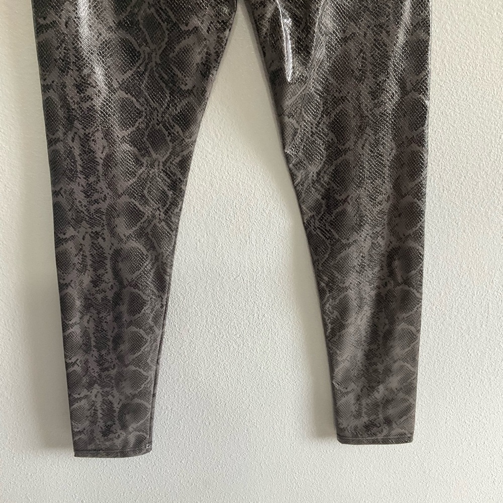 7 for all Mankind Faux Leather Snakeskin High Waist Leggings Size as small - Picture 5 of 8